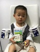 这个就非常形象了,一张图猜两个成语吧答案是什么